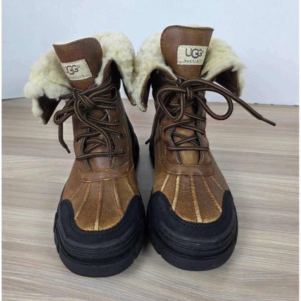 UGG Adirondack Boot Women's Size US 5 Chestnut Brown